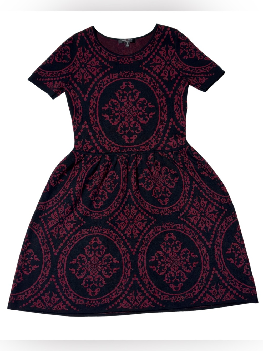 Romeo & Juliet Couture Black and Burgundy Medallion Fit-and-Flare Mini Dress